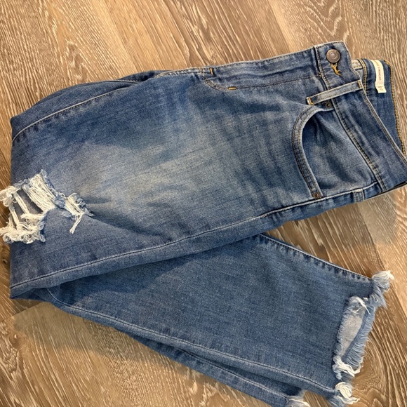 **WOMEN’S LEVI’S** - Picture 4 of 5